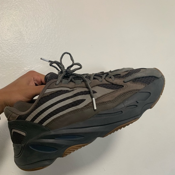Yeezy Boost 700 V2 Geode - Picture 6 of 12